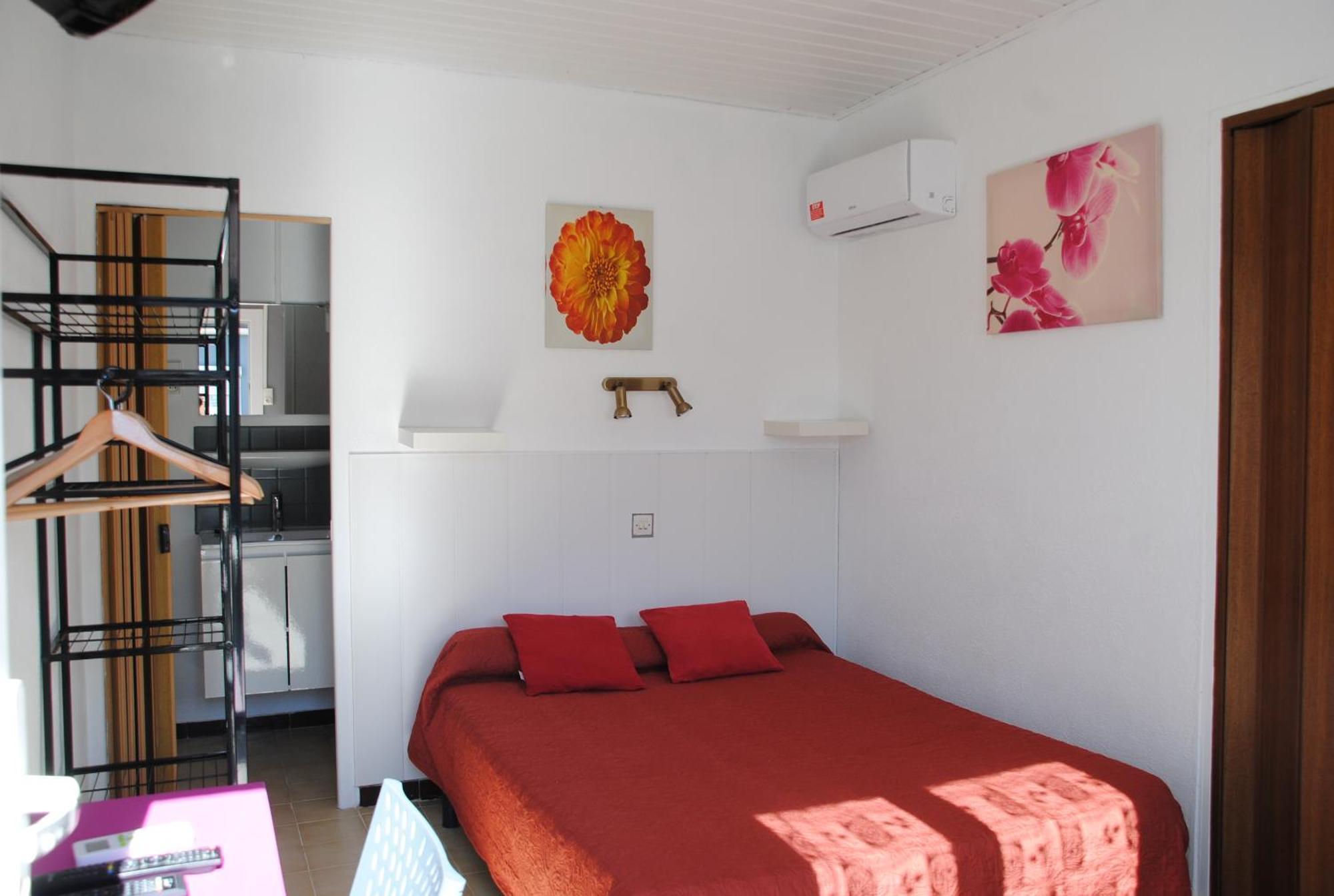 Hotel Le Calypso Hyeres Exterior photo