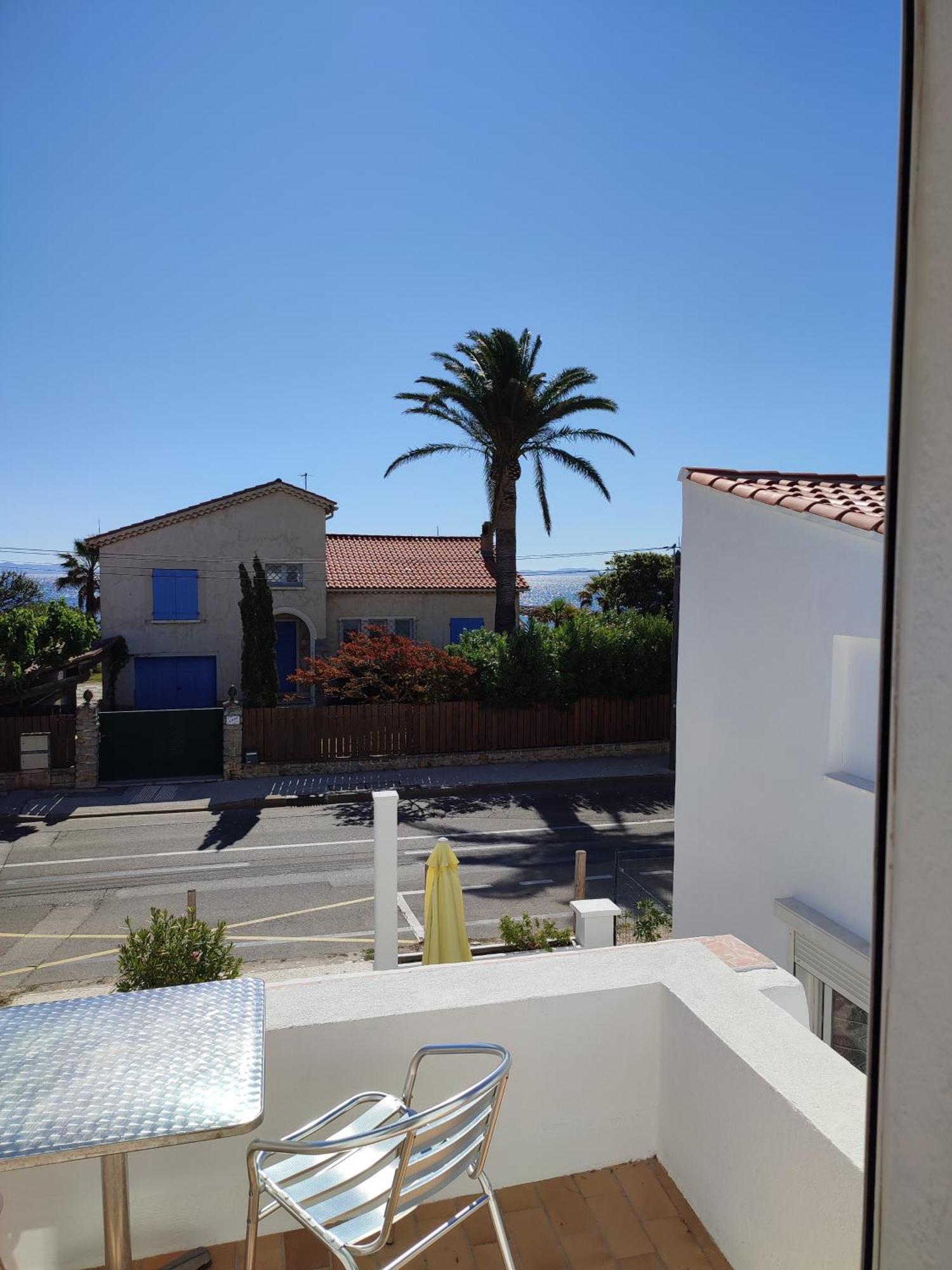 Hotel Le Calypso Hyeres Exterior photo