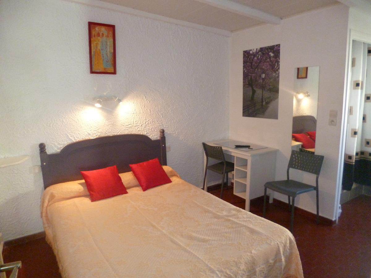 Hotel Le Calypso Hyeres Exterior photo